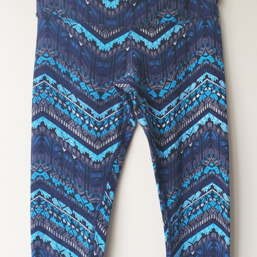 Alo Mid Rise Leggings - Picture 3 of 11